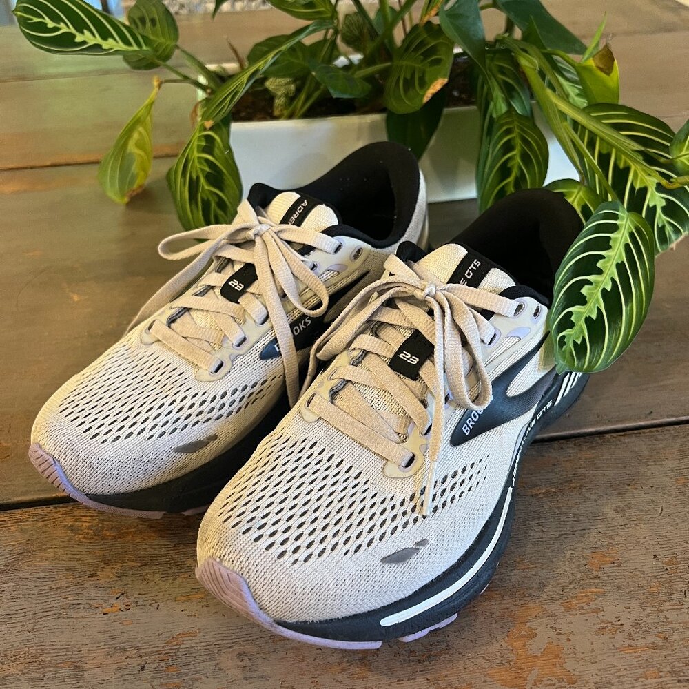 Women's Adrenaline CTS Brooks Running Shoes (6)